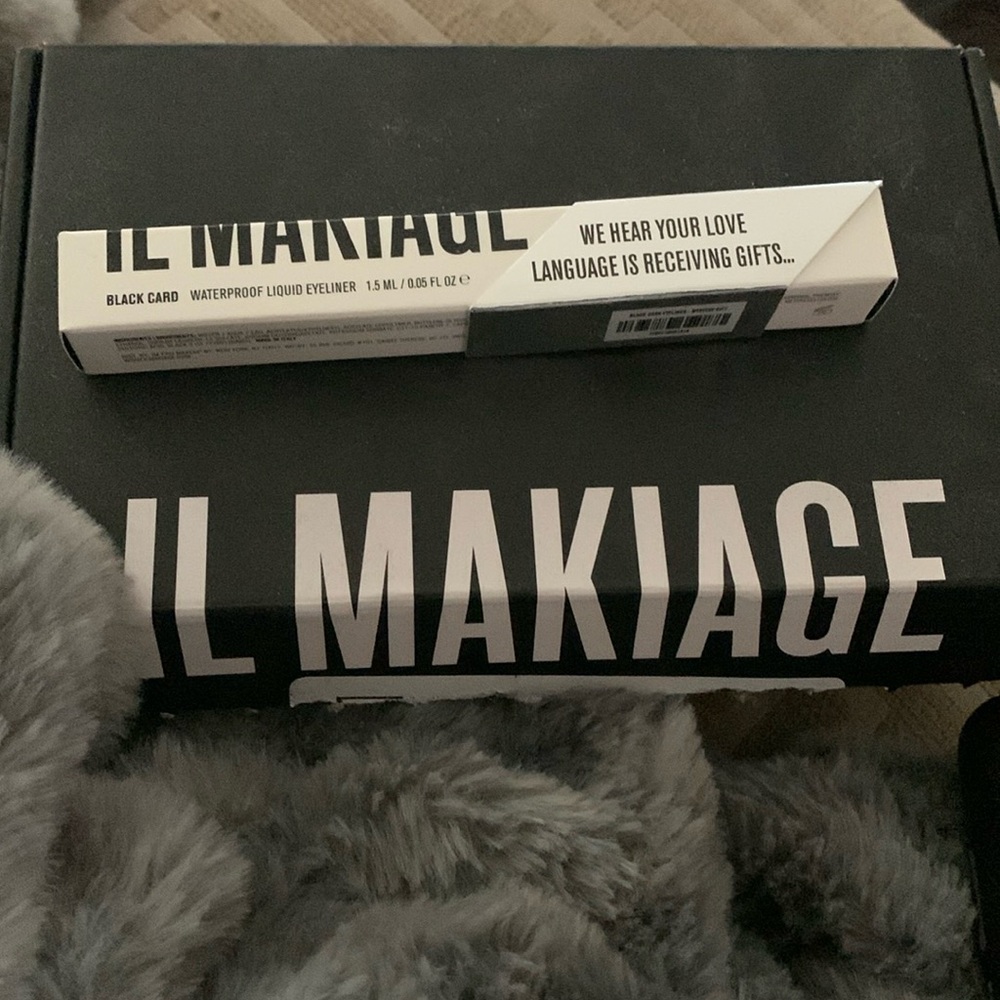 IL MAKIAGE waterproof liquid eyeliner black card.